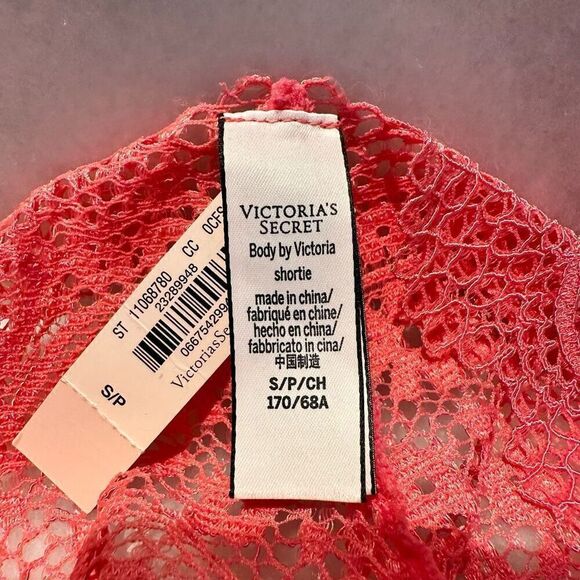 NWT Victoria's Secret Body By Victoria Mid Rise Crochet Lace Shortie Coral Small - Picture 3 of 3